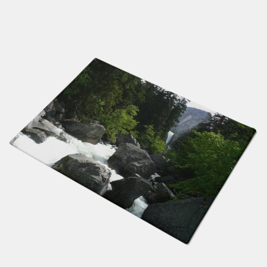 Vernal Falls in der Ferne von Yosemite Fußmatte (Schrägansicht)