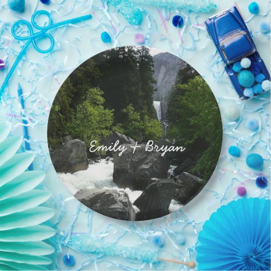 Vernal Falls in der Ferne von Yosemite Pappteller (Party)