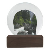 Vernal Falls in der Ferne von Yosemite Schneekugel (Rückseite)