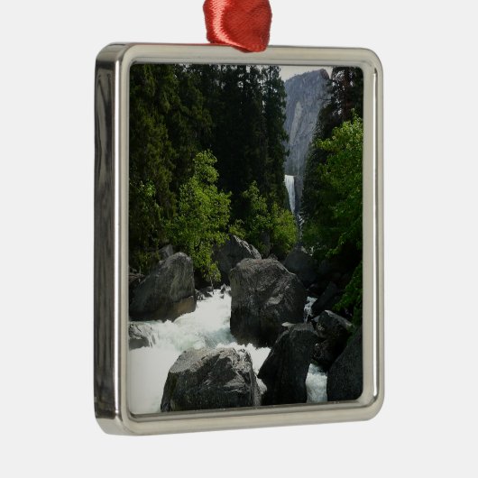 Vernal Falls in der Ferne von Yosemite Silbernes Ornament (Rechts)