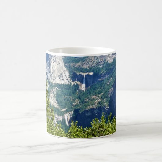 Vernal & Nevada Falls from Glacier Point, CA Kaffeetasse (Mittel)
