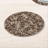 Vernetzende Neuronen auf Rot - nahtloses Muster. Runder Pappuntersetzer (Angewinkelt)