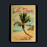 Vero Beach Florida Palm Tree Beach Vintage Reisen Magnet<br><div class="desc">Vero Beach Florida Design im Vintage Travel Stil mit einer Palme am Strand mit Ozean und Himmel.</div>