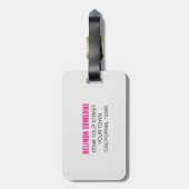 Verpackt zum Rand mit fantastischem Gepäckanhänger (Rückseite vertikal)