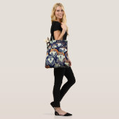 Verpackung um Wölfe Tasche (Am Model)