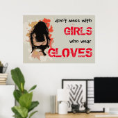 Verpasse dich nicht mit Mädchen, die Handschuhe tr Poster (Heimbüro)