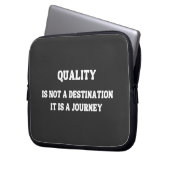 Verpflichtung zur Qualität: Eine Exzellenzreise Laptopschutzhülle (Vorderseite Links)