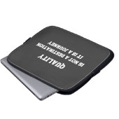 Verpflichtung zur Qualität: Eine Exzellenzreise Laptopschutzhülle (Vorne Knopf)