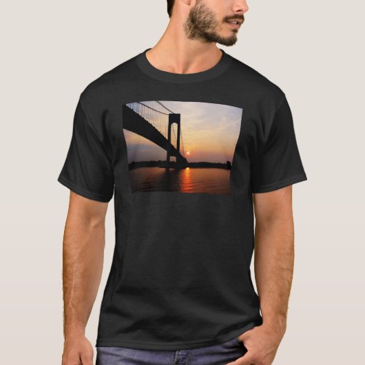 Verrazano Brücke an der Dämmerung T-Shirt (Vorderseite)