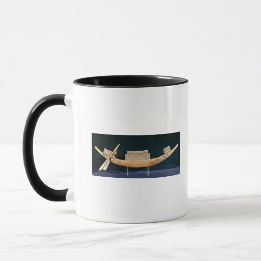 Verringertes Modell eines Bootes vom Grab Tasse (Links)
