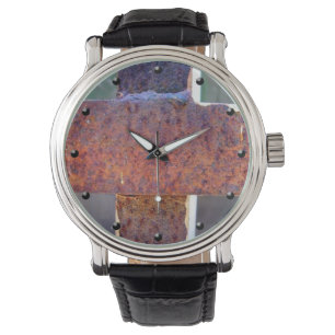 Verrostete ungewöhnliche Armbanduhr des