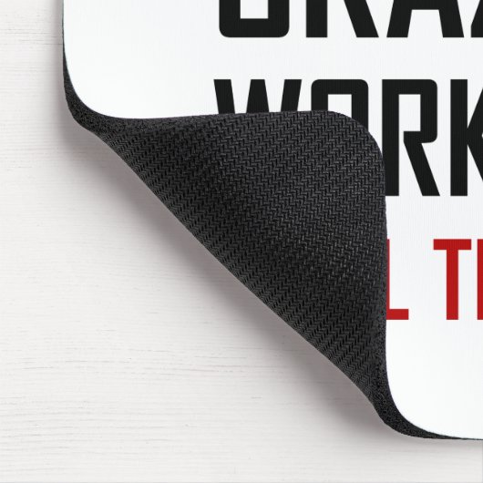 Verrückt, hier zu arbeiten bilden Sie Sie lustig Mousepad (Ecke)