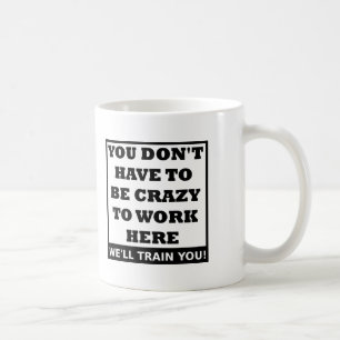 Verrückt hier zu arbeiten Lustiger Becher Kaffeetasse