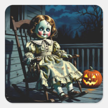 Verrückte Puppe und Halloween-Kürbis