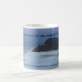 Vers der Kap-Nebel-Tassen-w/Scripture Kaffeetasse (Mittel)