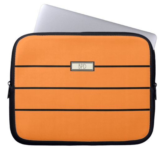 Versatile Stylish Mit Monogramm Modern Orange Laptopschutzhülle (Vorderseite)