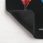 Verschiedene Cocktails in Martini-Brillen auf schw Mousepad (Ecke)