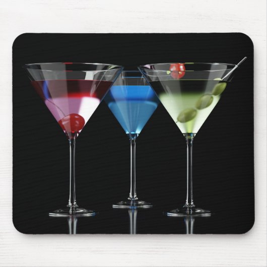 Verschiedene Cocktails in Martini-Brillen auf schw Mousepad (Vorne)