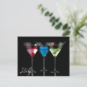 Verschiedene Cocktails in Martini-Brillen auf schw Postkarte (Stehend Vorderseite)