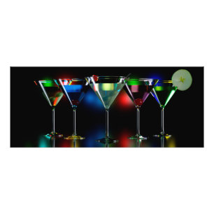 Verschiedene Cocktails in Martini Brillen mit Lich Fotodruck