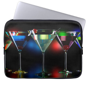 Verschiedene Cocktails in Martini Brillen mit Lich Laptopschutzhülle