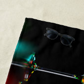 Verschiedene Cocktails in Martini Brillen mit Lich Strandtuch (Beispiel)