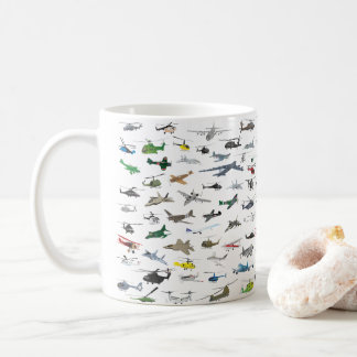 Verschiedene farbige Flugzeuge und Hubschrauber Kaffeetasse