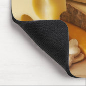 Verschiedene Käse auf der Tafel Mousepad (Ecke)