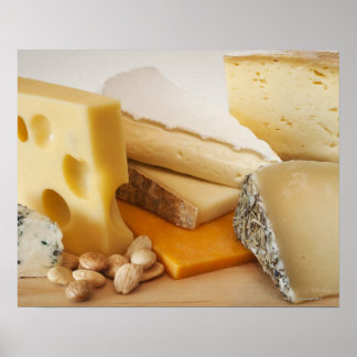Verschiedene Käse auf der Tafel Poster