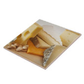 Verschiedene Käse auf hackendem Brett Fliese (Seite)