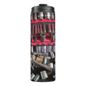 Verschiedene Steckdosen in einer Werkzeugschublade Thermosbecher (Vorderseite)