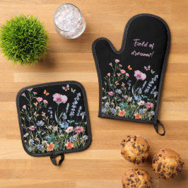 Verschiedenes Feld von Wildblumen auf schwarz Ofenhandschuh & Topflappen-Set
