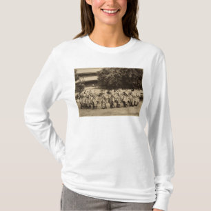 Verschleierte Tänzer in Mandalay, Birma T-Shirt