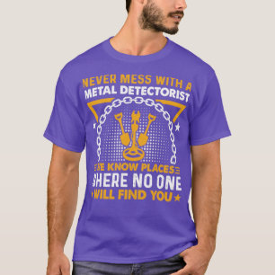 Verschmieren Sie sich nie mit einer Metalldetektor T-Shirt