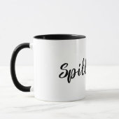 Verschütten Sie den Tee im Schwarzen Tasse (Links)