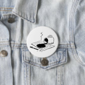 Verschütteter Kaffee auf Bericht Lustiger Bürounfa Button (Beispiel)