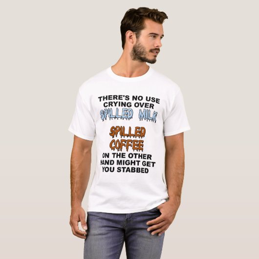 Verschüttetes Milch-lustiges T-Shirt (Vorne ganz)