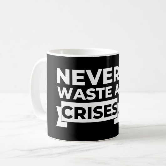 Verschwende nie eine Krise witzig Sarcastic Kaffeetasse (Vorderseite Links)