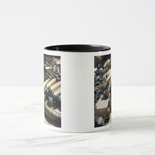 Verschwendete Messing und zerfallene Links Tasse (Zentrum)