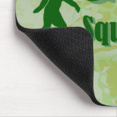 Verschwinden Squatchin-Text auf grüner Tarnung Mousepad (Ecke)