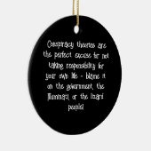 Verschwörungstheorien geben ihm die Schuld an den  Keramik Ornament (Rechts)