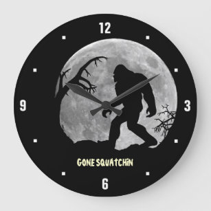 Verschwunden Squatchin mit Mond und Silhouette Große Wanduhr