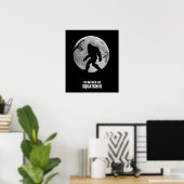 Verschwunden Squatchin mit Mond und Silhouette Poster (Heimbüro)