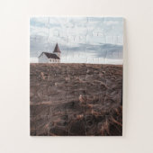 Verschwundene Kirche auf einem Feld mit Zaun Puzzle (Vertikal)