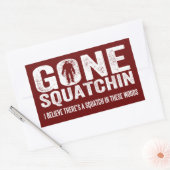 Verschwundener Squatchin (Distressed) Squatch in d Rechteckiger Aufkleber (Umschlag)
