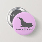 Versiegelt mit einem Kuss Button (Vorne & Hinten)