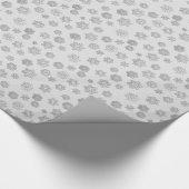 Versilbern Sie 3 d-Schneeflocken auf einem Geschenkpapier (Ecke)