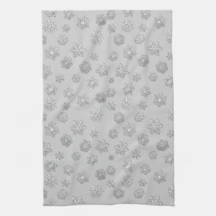 Versilbern Sie 3 d-Schneeflocken auf einem Küchentuch