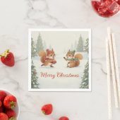 Verspielte Eichhörnchen im Weihnachts-Winterwald Serviette (Beispiel)