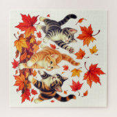 Verspielte Kätzchen jagen Herbstlaub Puzzle (Horizontal)